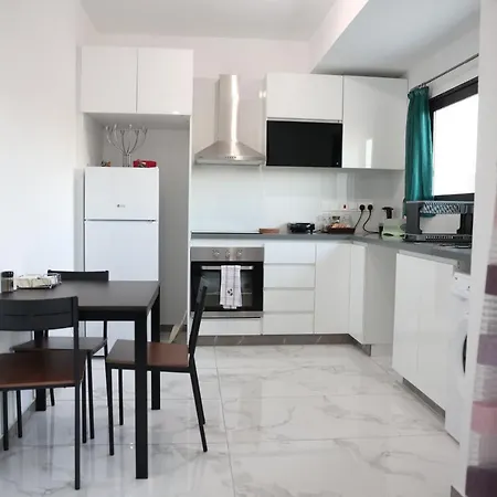 Apartment όμορφο καινούργιο σε μικρή πολυκατοικία Voroklini