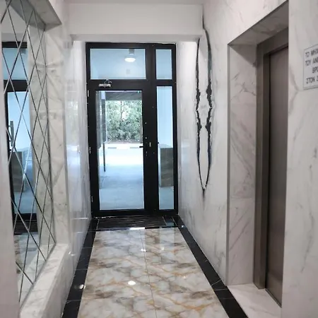 όμορφο καινούργιο σε μικρή πολυκατοικία Apartment Voroklini