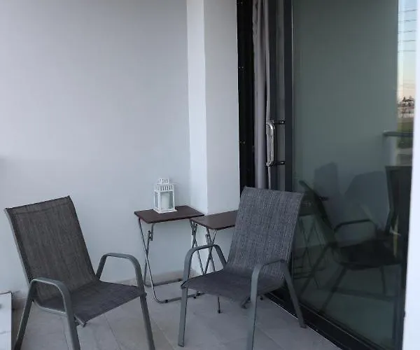 όμορφο καινούργιο σε μικρή πολυκατοικία Appartement Oroklini