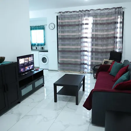 όμορφο καινούργιο σε μικρή πολυκατοικία *