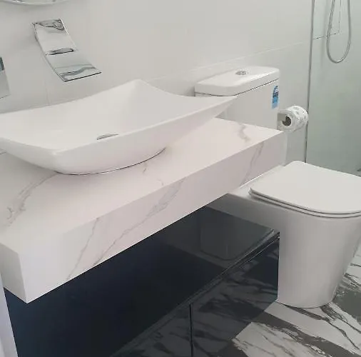 όμορφο καινούργιο σε μικρή πολυκατοικία *