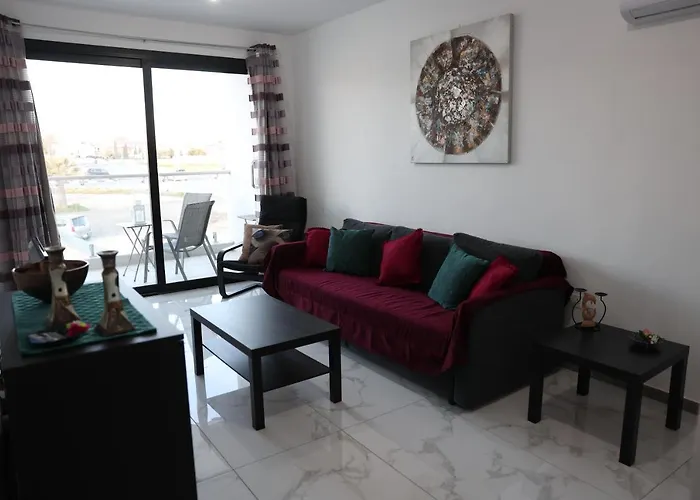 όμορφο καινούργιο σε μικρή πολυκατοικία Voroklini