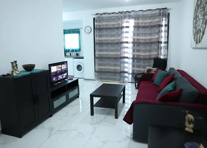 όμορφο καινούργιο σε μικρή πολυκατοικία *