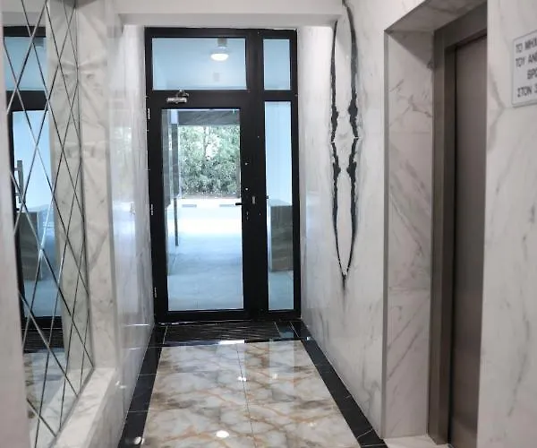 όμορφο καινούργιο σε μικρή πολυκατοικία Apartamento Oroklini